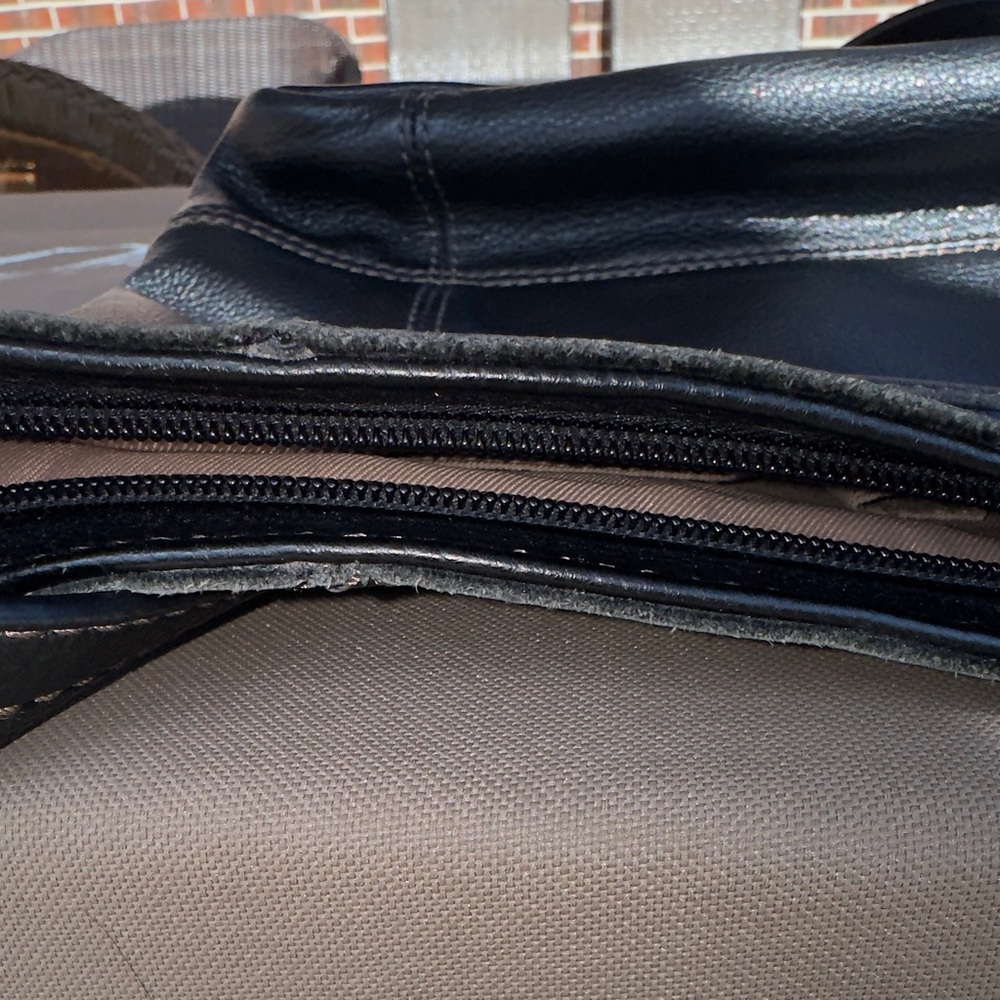 The Sak De Young Crossbody Bag-Black. Genuine Leather. - Picture 11 of 15